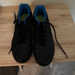Women’s indoor soccer shoes